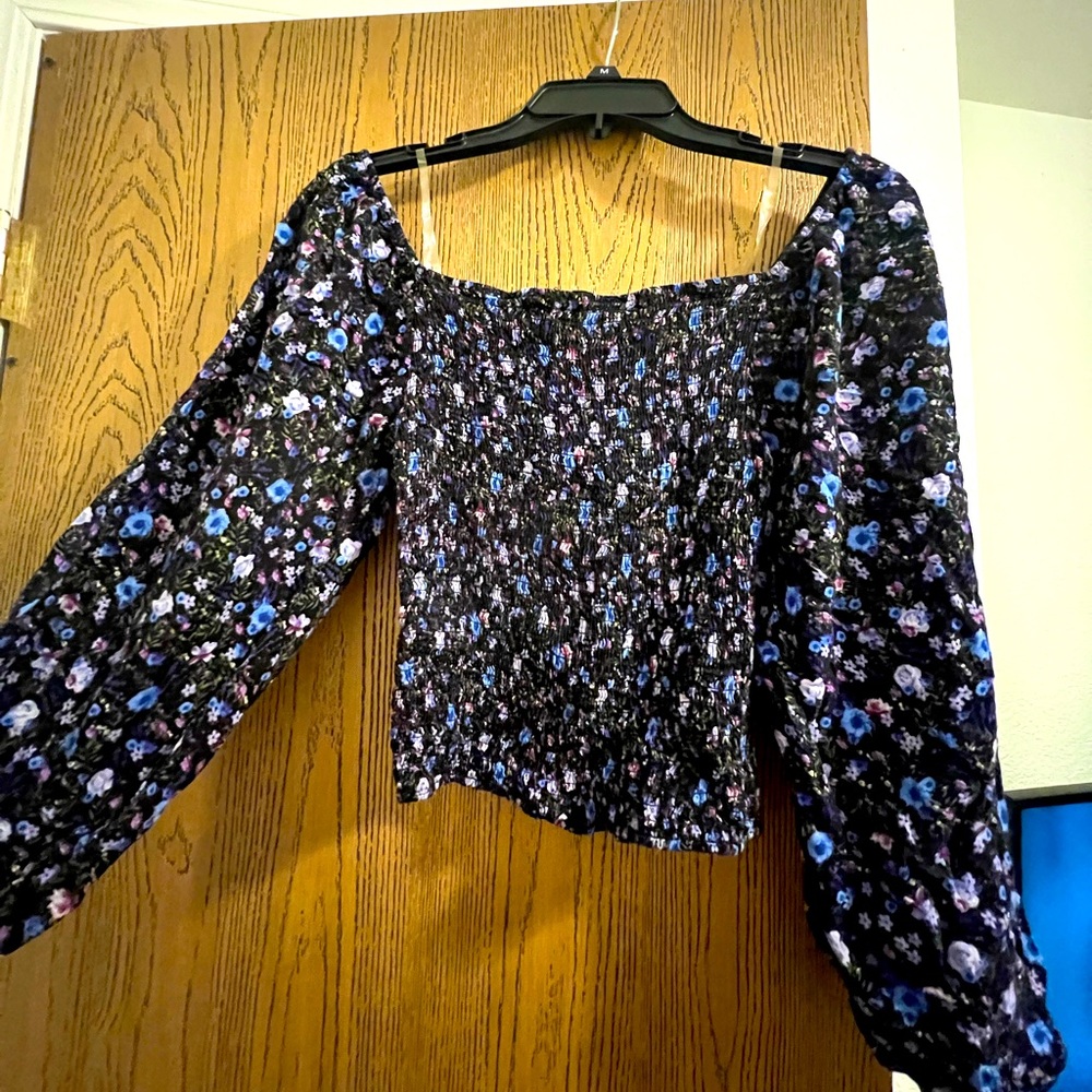 Cropped off the shoulder long Sleeve